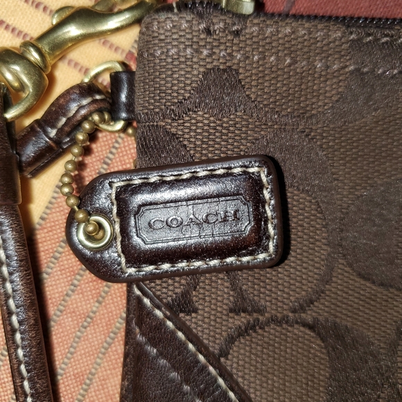 Coach wristlet - Picture 2 of 4